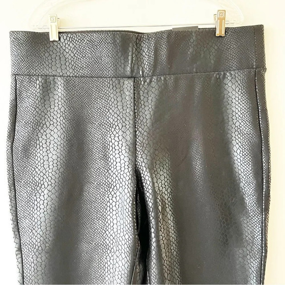 Torrid Textured Pixie Pants Black Croc Shine Women’s Size 2X Regular Slim Fix - Picture 5 of 10